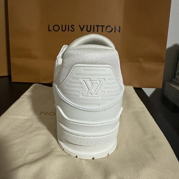 Louis Vuitton sneaker Sz 8.5 - Picture 3 of 7